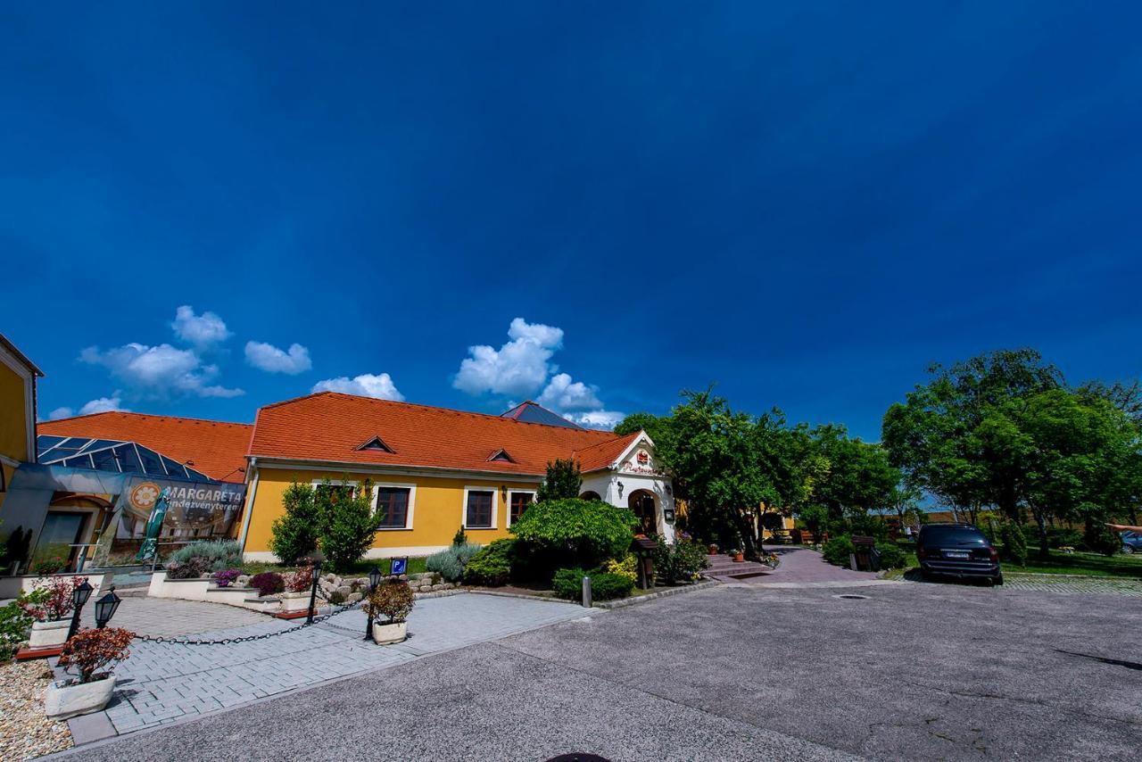 Gastland M0 Hotel & Conference Center Szigetszentmiklós Eksteriør billede