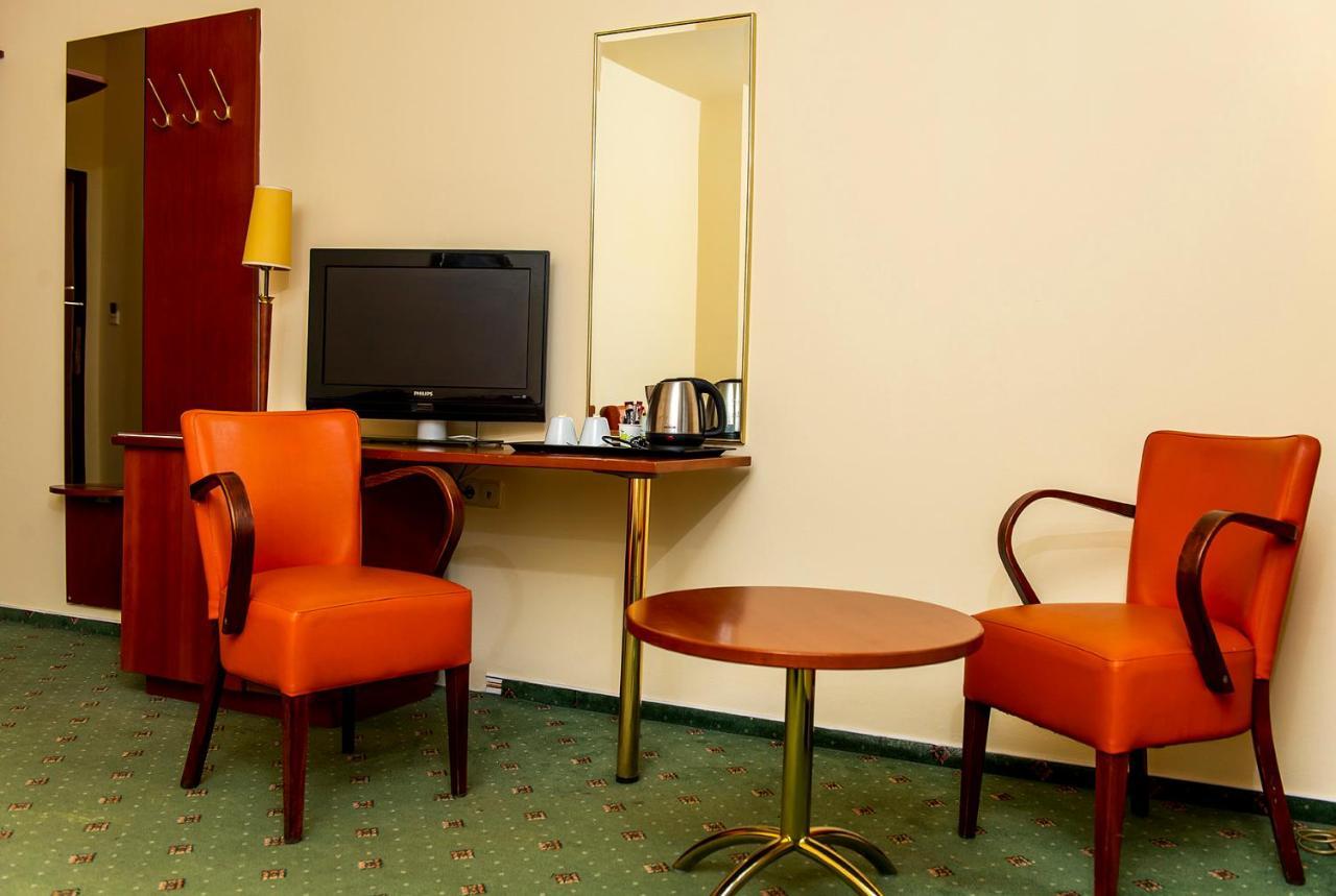 Gastland M0 Hotel & Conference Center Szigetszentmiklós Eksteriør billede
