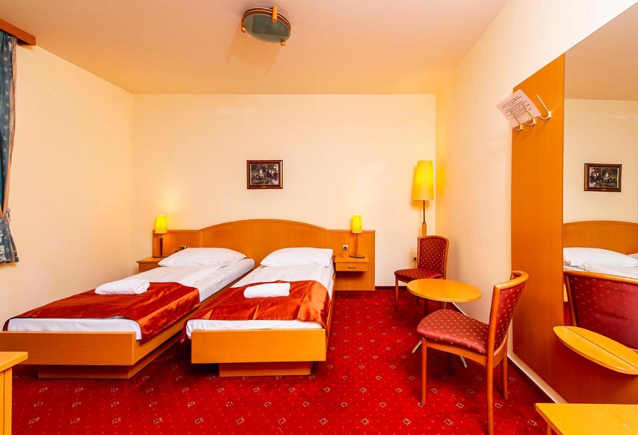 Gastland M0 Hotel & Conference Center Szigetszentmiklós Eksteriør billede