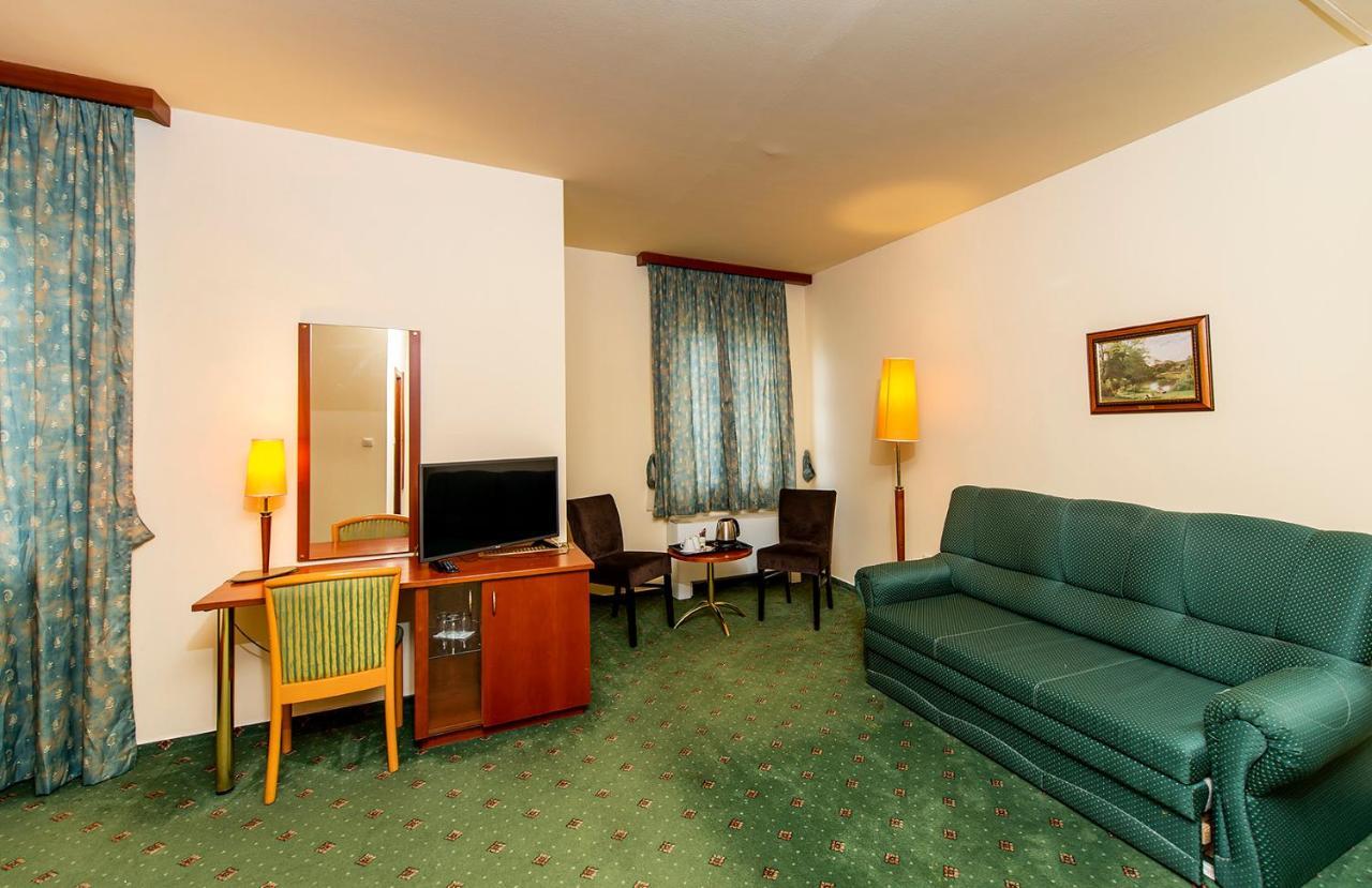 Gastland M0 Hotel & Conference Center Szigetszentmiklós Eksteriør billede