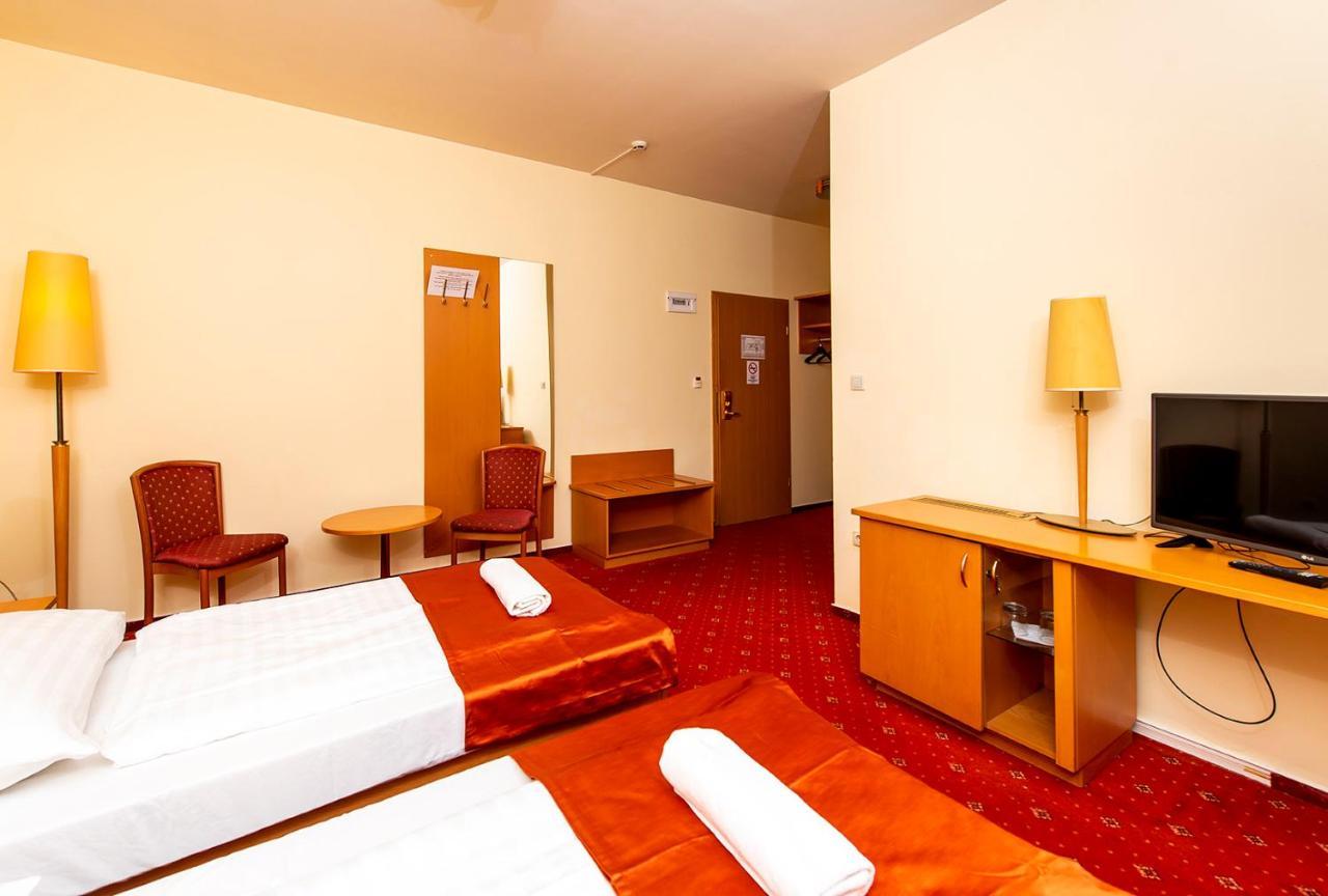 Gastland M0 Hotel & Conference Center Szigetszentmiklós Eksteriør billede