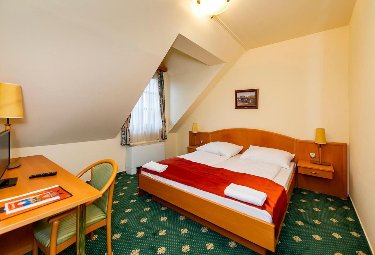 Gastland M0 Hotel & Conference Center Szigetszentmiklós Eksteriør billede