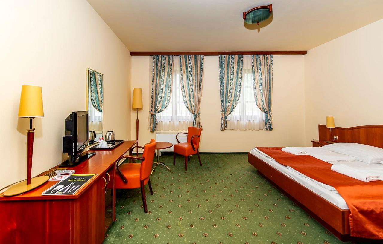 Gastland M0 Hotel & Conference Center Szigetszentmiklós Eksteriør billede