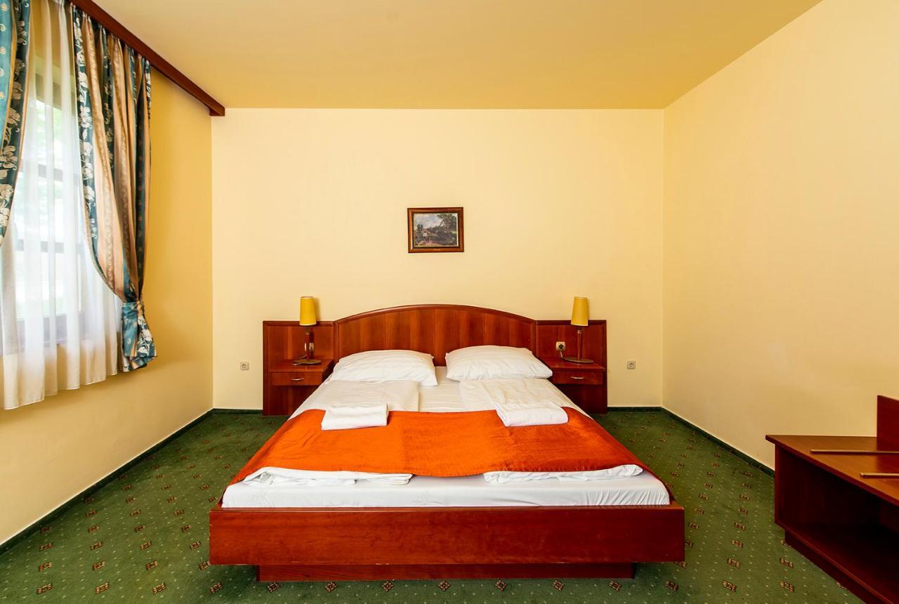 Gastland M0 Hotel & Conference Center Szigetszentmiklós Eksteriør billede