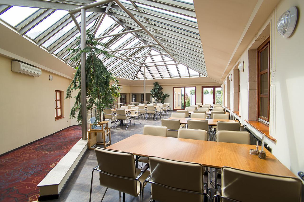 Gastland M0 Hotel & Conference Center Szigetszentmiklós Eksteriør billede