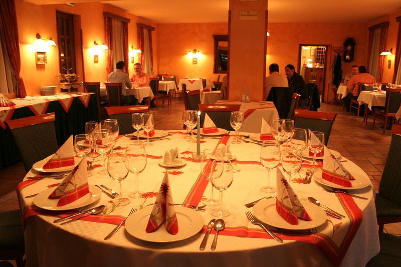 Gastland M0 Hotel & Conference Center Szigetszentmiklós Restaurant billede